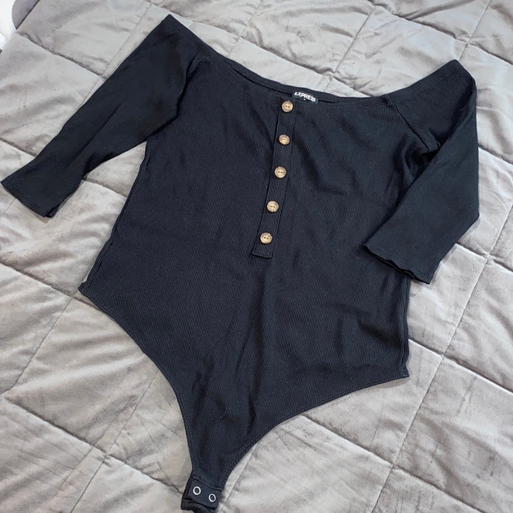 🎱 off-the-shoulders black bodysuit 🎱